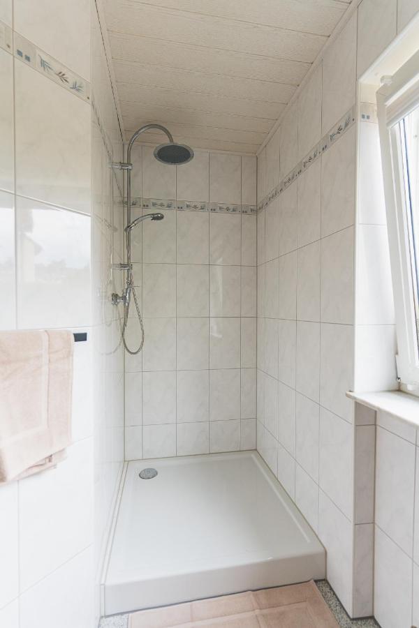 Appartment In Den Weinbergen Bei Mainz - Mit 2X Doppelzimmern, 1X Grosses Wohnzimmer, Bad & Kueche Stadecken-Elsheim Exterior photo